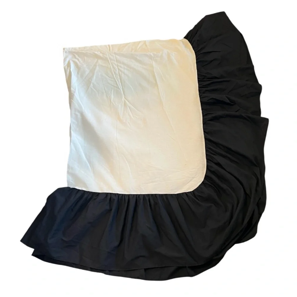 J.P. Steven’s and Co. Inc. Black Dust Ruffle Queen Size Bed GUC
